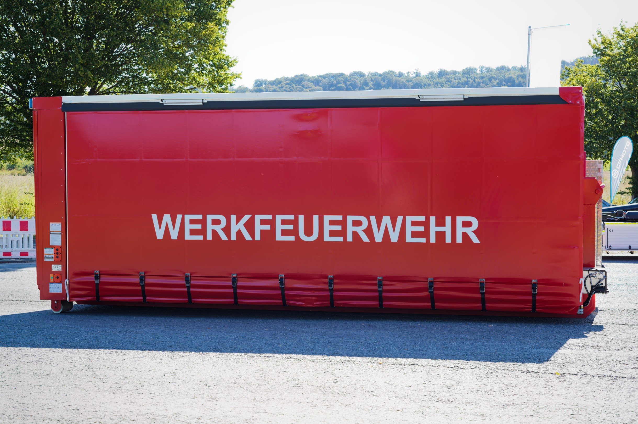 Abrollbehälter AB Logistik, Werkfeuerwehr Infratec Meindl Fahrzeugbau GmbH