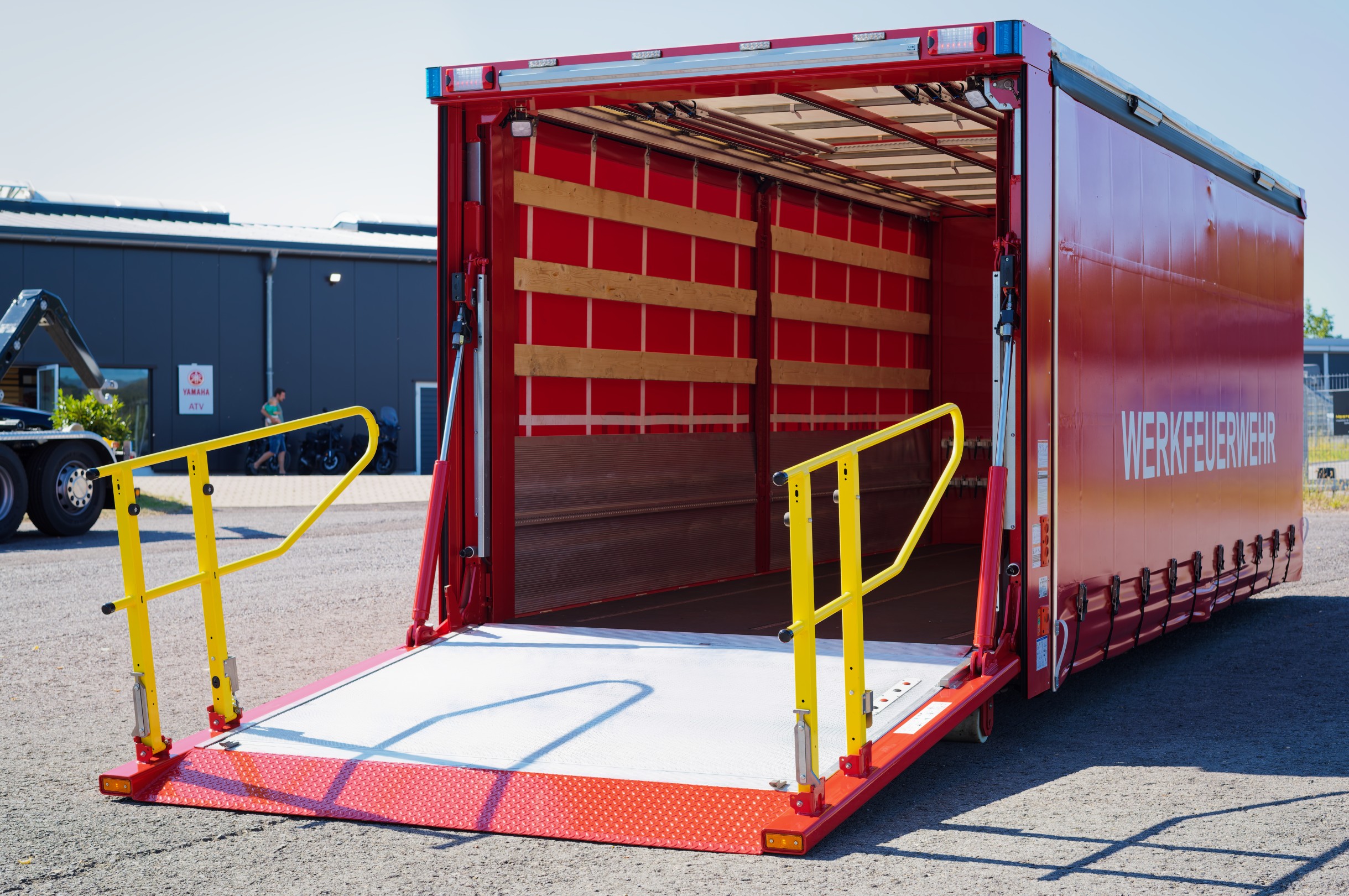 Abrollbehälter AB Logistik, Werkfeuerwehr Infratec Meindl Fahrzeugbau GmbH