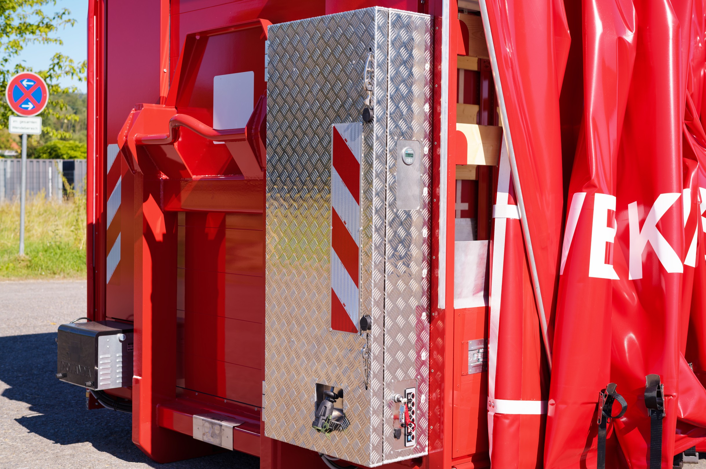 Abrollbehälter AB Logistik, Werkfeuerwehr Infratec Meindl Fahrzeugbau GmbH