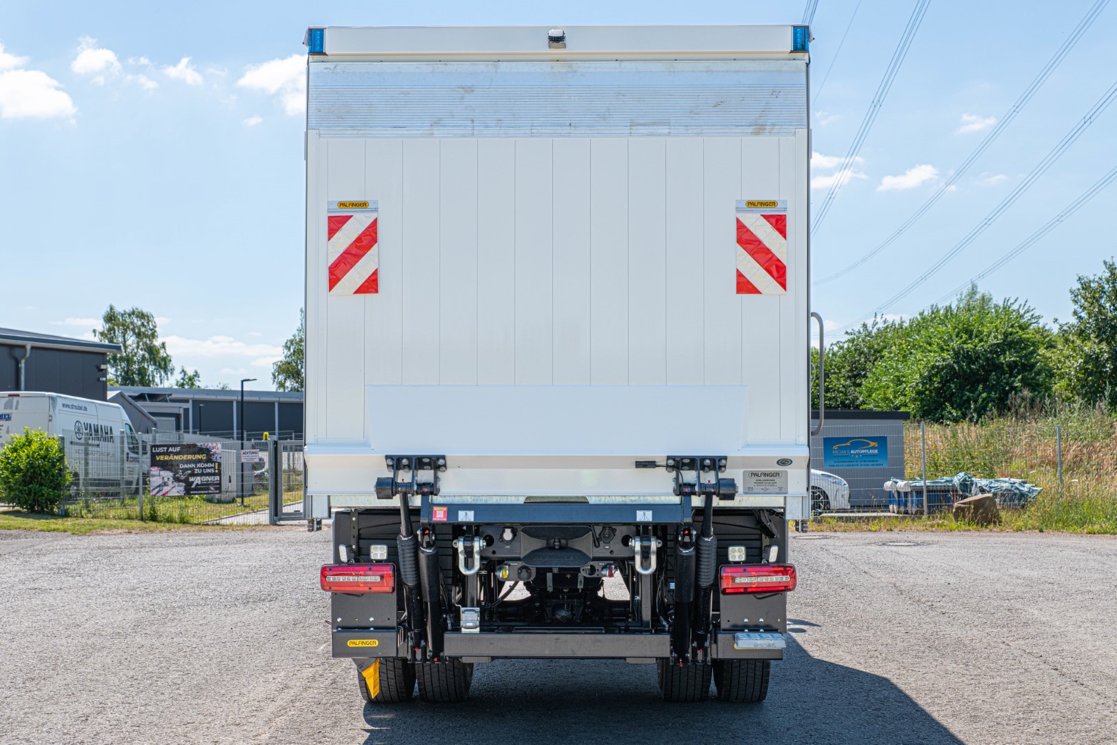 Deutsches Rotes Kreuz Gerätewagen neuer LKW Logistik Meindl Fahrzeugbau Hameln DRK Alfeld