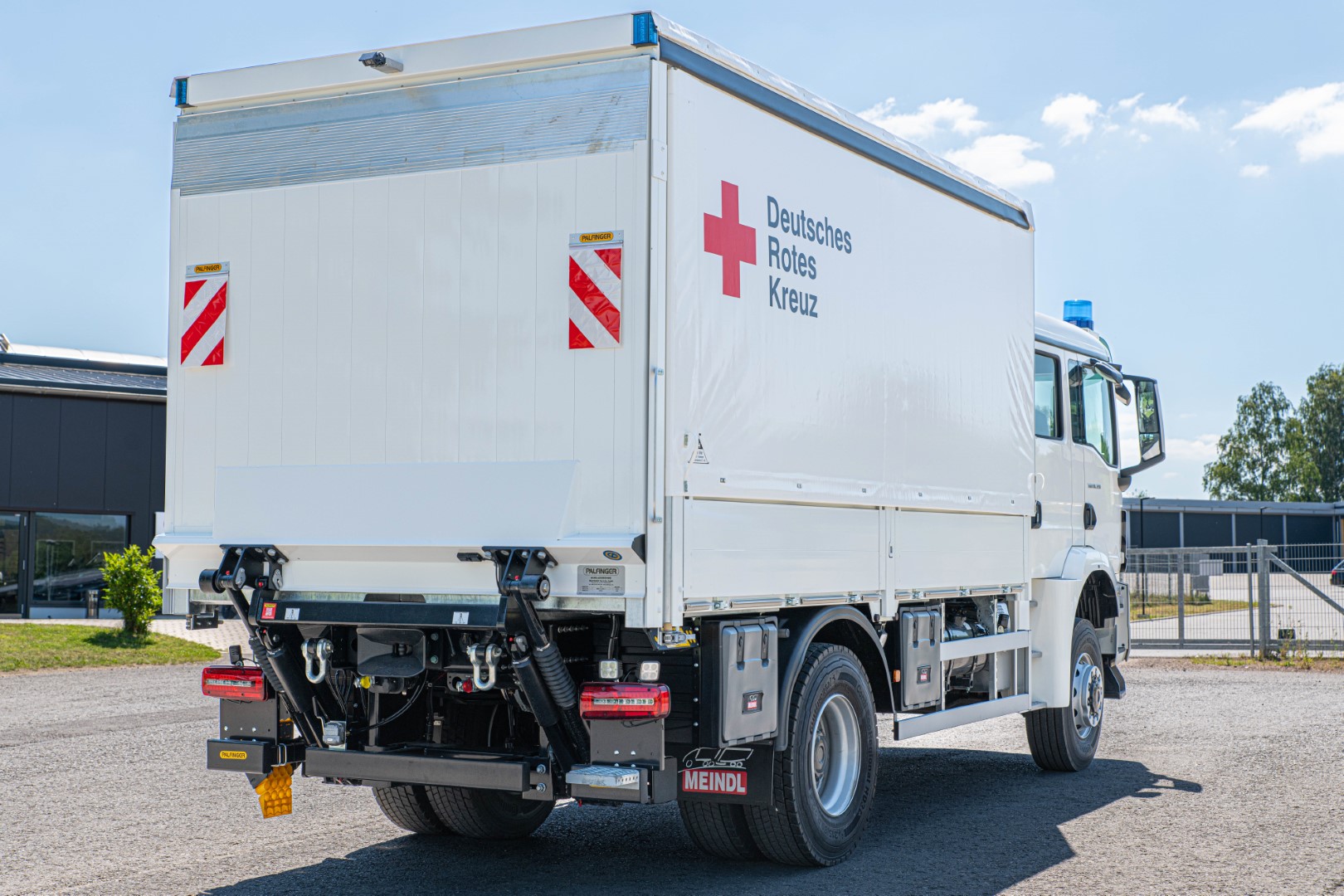 Deutsches Rotes Kreuz Gerätewagen neuer LKW Logistik Meindl Fahrzeugbau Hameln DRK Alfeld