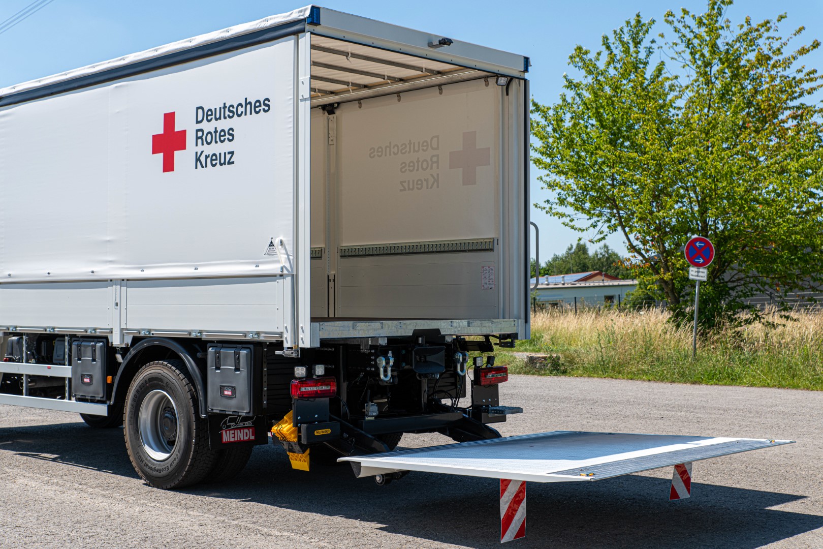 Deutsches Rotes Kreuz Gerätewagen neuer LKW Logistik Meindl Fahrzeugbau Hameln DRK Alfeld