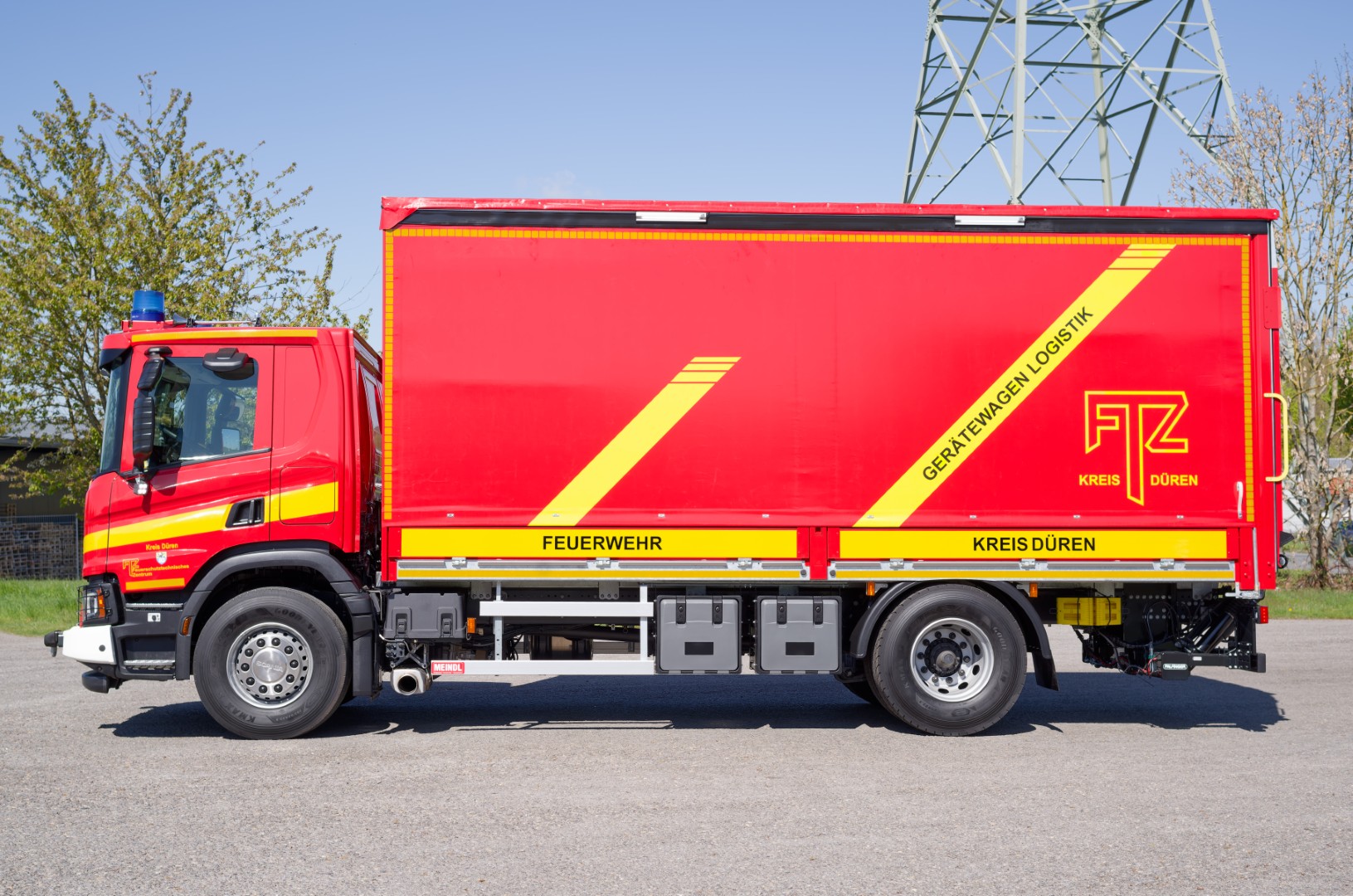 MEINDL GW-L Gerätewagen Feuerwehr Düren FTZ Scania Pritschenaufbau mit Schiebeplane, Ladebordwand Hänsch NOVA-LED