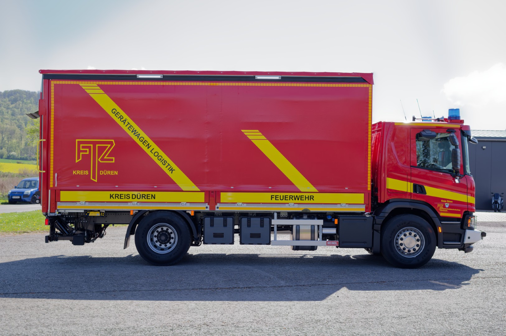 MEINDL GW-L Gerätewagen Feuerwehr Düren FTZ Scania Pritschenaufbau mit Schiebeplane, Ladebordwand Hänsch NOVA-LED