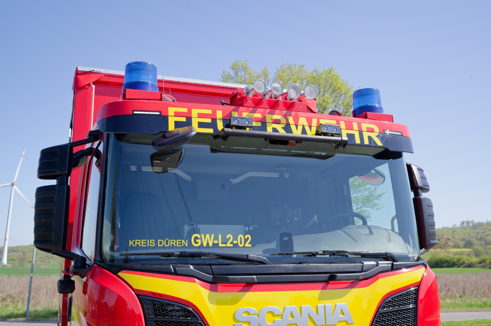 MEINDL GW-L Gerätewagen Feuerwehr Düren FTZ Scania Pritschenaufbau mit Schiebeplane, Ladebordwand Hänsch NOVA-LED