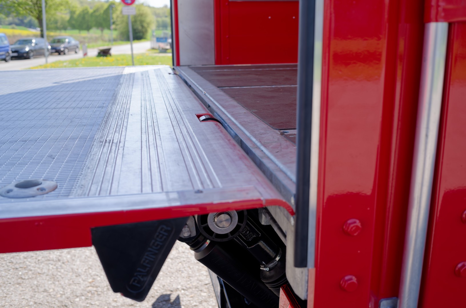 MEINDL GW-L Gerätewagen Feuerwehr Düren FTZ Scania Pritschenaufbau mit Schiebeplane, Ladebordwand Hänsch NOVA-LED