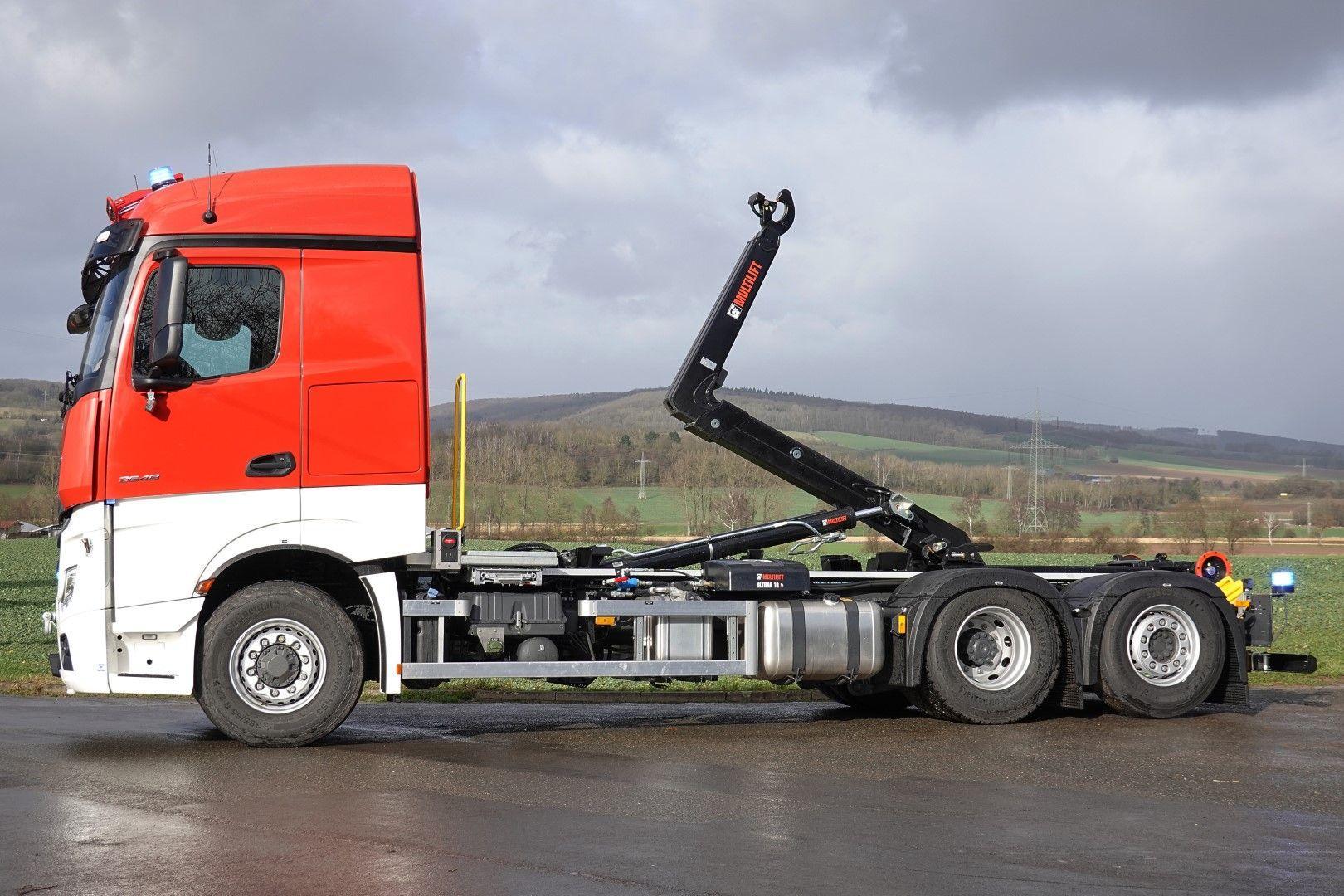 Wechsellader WLF Feuerwehr Würzburg Mercedes Actros 