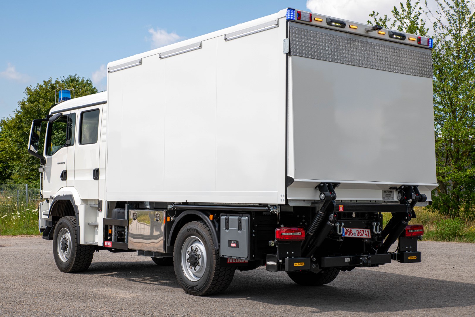 GW-L1 Gerätewagen Logistik Feuerwehr Wolfsburg MAN TGM Kofferaufbau Maxwald