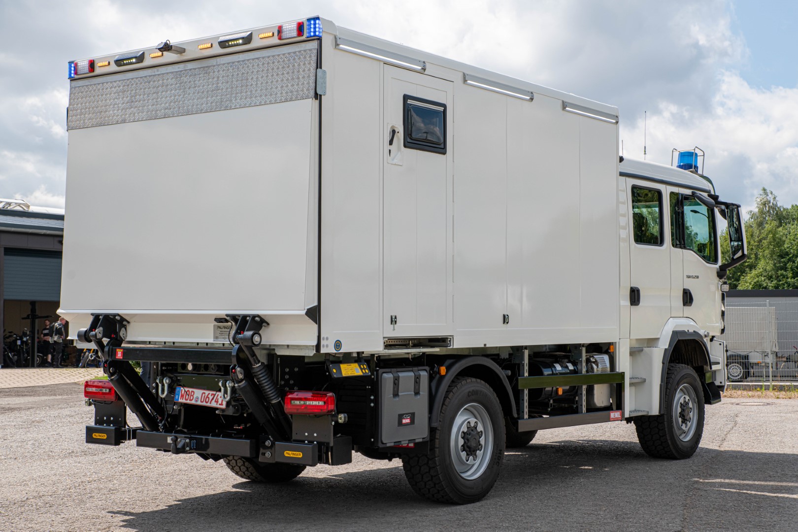 GW-L1 Gerätewagen Logistik Feuerwehr Wolfsburg MAN TGM Kofferaufbau Maxwald