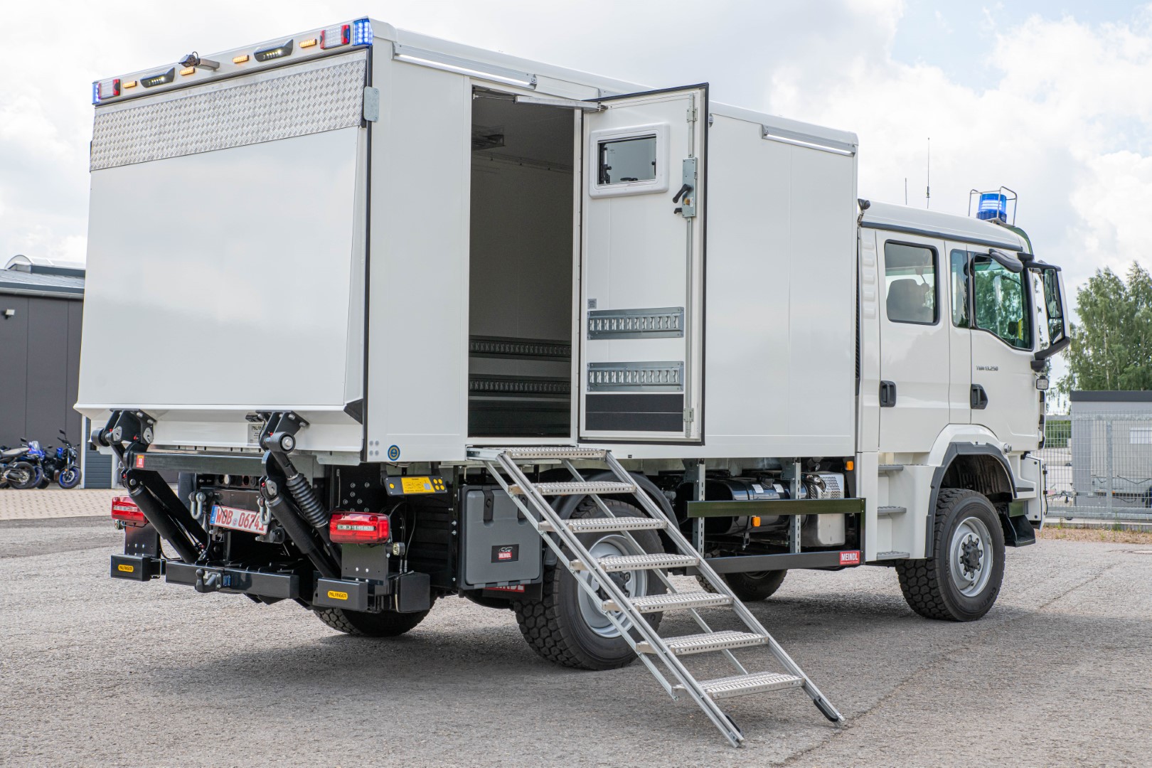 GW-L1 Gerätewagen Logistik Feuerwehr Wolfsburg MAN TGM Kofferaufbau Maxwald