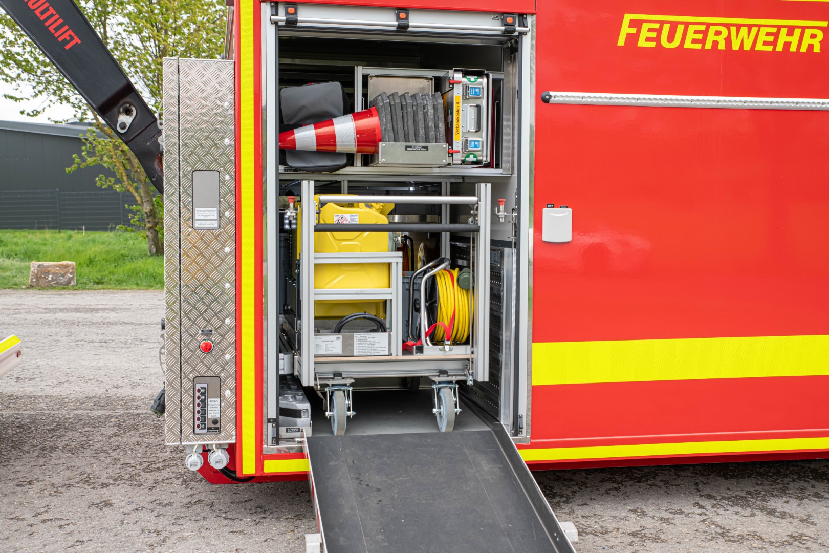 Abrollbehälter Besprechung Feuerwehr Leverkusen AB-Besprechung Meindl Behälter Ausziehtreppe Victron